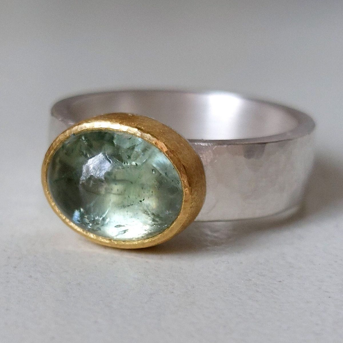 Bague en Pierre Ronde Verte Vintage