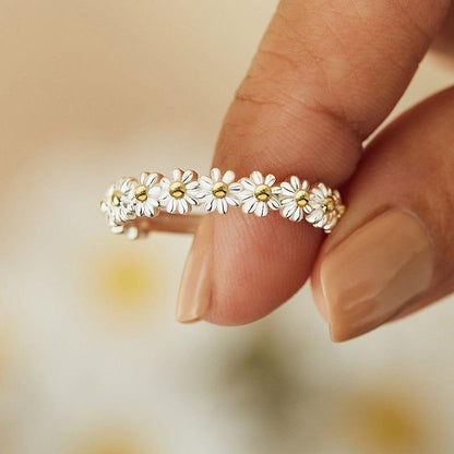 Bague en argent ajustable et émaillée à la main en forme de marguerite