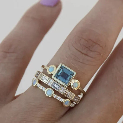 Bague avec cristal bleu au style vintage